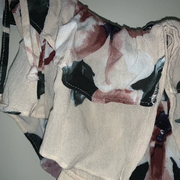 AMERICAN EAGLE Ruffle-sleeve Romper - Picture 7 of 7